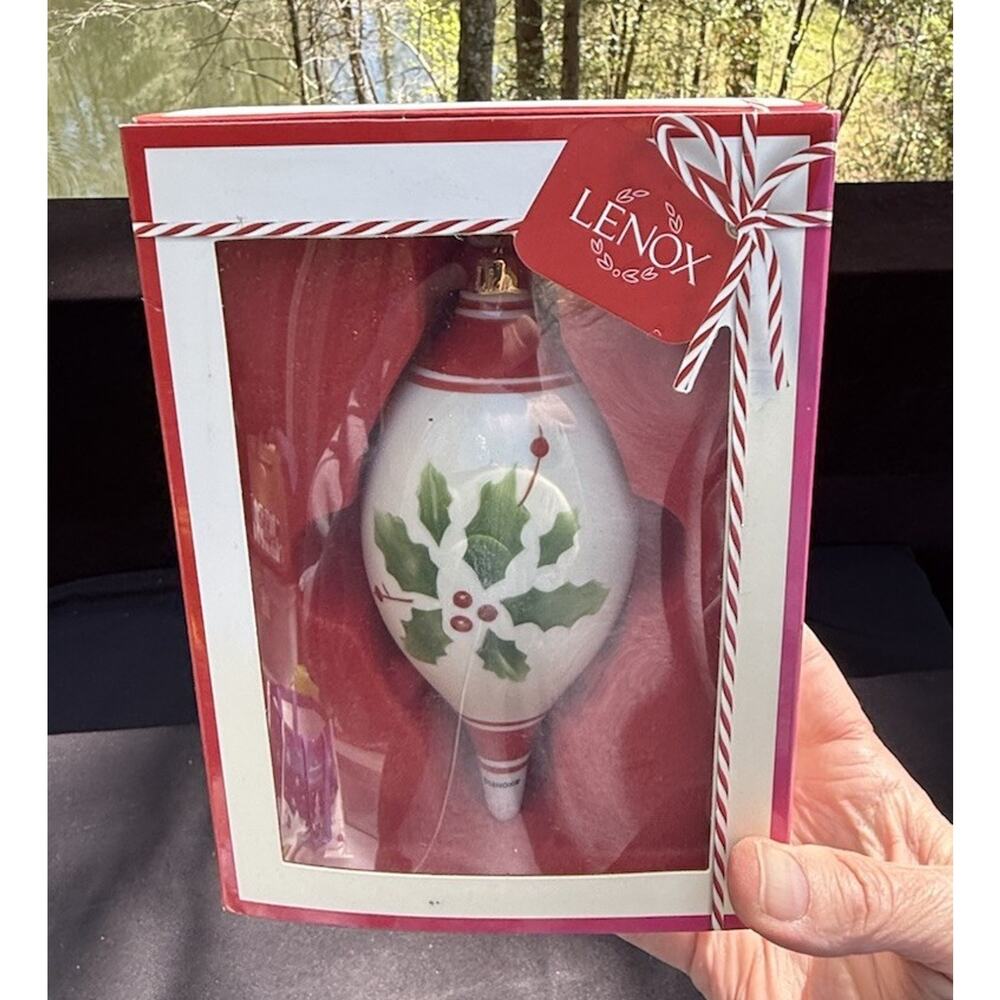 LENOX FOR THE HOLIDAYS 2004 HOLIDAY PIERCED ORNAMENT MIB! LO11